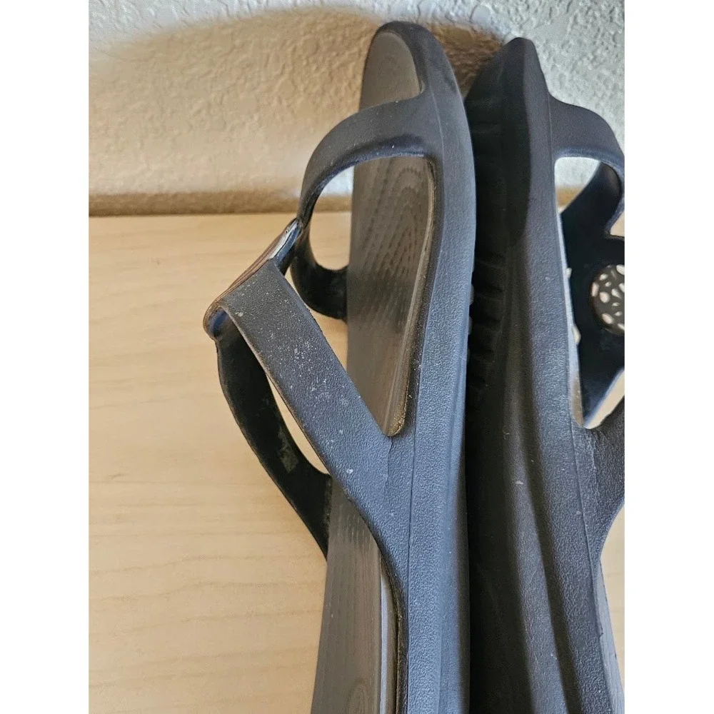 CROCS good amount